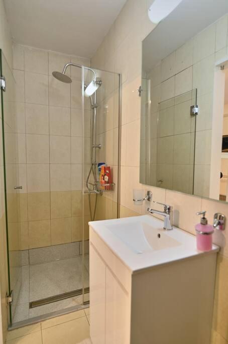 Mytilíni #Tyrtaiou Modern Design Studio מראה חיצוני תמונה